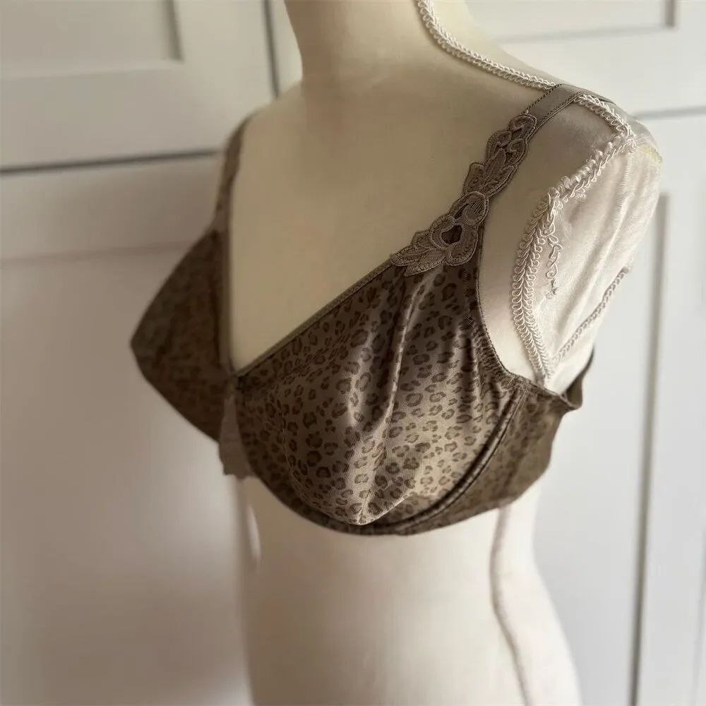 Chantelle Women's Animal Print Lace Trim Underwire Bra Size 40C